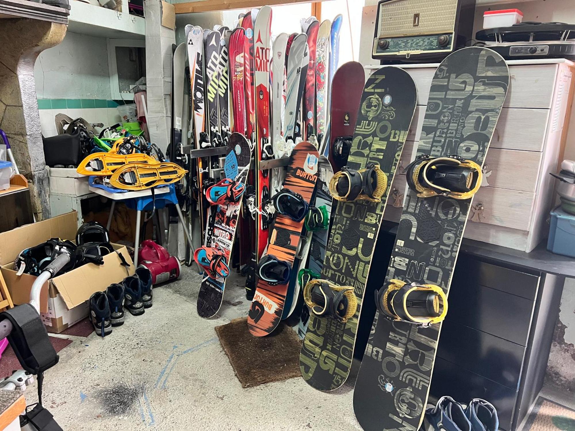 L'Astazou "Pret Gracieux Du Materiel De Ski" Au Studio Лю-Сен-Совер Екстер'єр фото